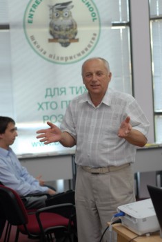 2011.07.14 Презентація в Клубі найбільшої бізнес-бібліотеки в Західній Україні (1200 книг)