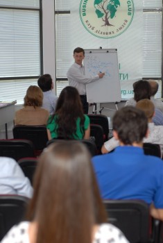 2011.07.14 Презентація в Клубі найбільшої бізнес-бібліотеки в Західній Україні (1200 книг)