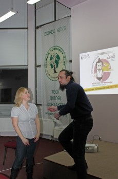 2011.12.15 Вистава-тренінг «Про золотого зайця»